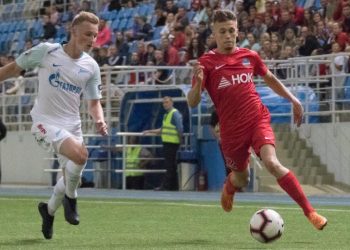 «Зенит» в гостях обыгрывает «Енисей» благодаря голам Дзюбы и Кузяева