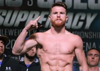 Альварес: Головкин выбрасывает удары и принимает все, что ему выбрасывают в ответ