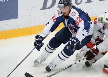 «Сибирь» переиграла «Торпедо». 4 из 5 шайб заброшены в большинстве