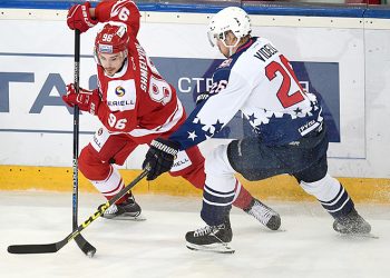 Результативная концовка позволила «Торпедо» переиграть «Спартак»