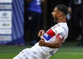 «Лион» потерял очки в матче с «Каном», получившим 2 красных карточки