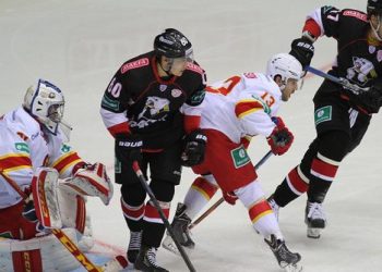 8:0. «Трактор» неожиданно крупно уступает «Йокериту». Норман делает хет-трик