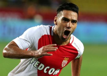 «Монако» Головина уступил «Марселю», ведя в счете