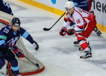 «Автомобилист» переиграл «Сибирь» и добыл 5 победу в сезоне