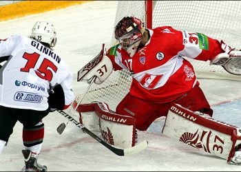 «Спартак» после трех поражений разгромил «Трактор», забросив 6 шайб подряд