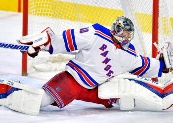 «Рейнджерс» уступил «Каролине», россияне добыли 2+2 и пропустили 8 шайб