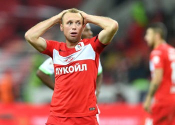 Глушаков обязан выплачивать треть заработной платы жене по решению суда