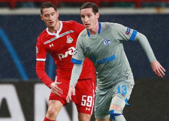 «Локомотив» пропустил в концовке и уступил «Шальке»