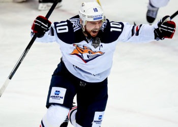 Дубль Мозякина помог «Металлургу» переиграть «Авангард»