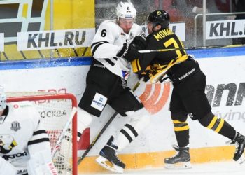 «Северсталь» приблизилась к зоне плей-офф, разгромив «Трактор»