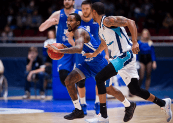 «Зенит» уступил «Тюрк Телеком» в Еврокубке, провалив третью четверть