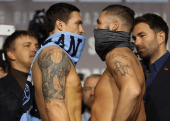 Усик на взвешивании перед поединком с Беллью оказался легче него на 0,4 кг