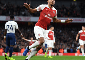 «Арсенал» обыграл «Тоттенхэм», продлив беспроигрышную серию до 19 матчей