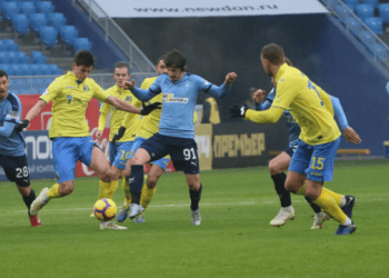 «Крылья» победили «Ростов». Команды заработали три удаления