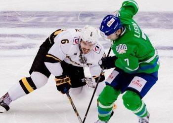 «Салават» в непростом матче нанес «Северстали» пятое поражение подряд