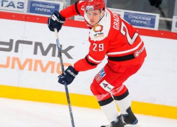 Седьмой сухарь Коваржа в сезоне помог «Автомобилисту» победить «Трактор»