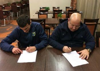 Пресс-служба «Ростова» поделилась фотографиями подписания Романа Ерёменко