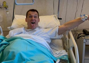 Ребров поделился фотографией с больницы и пообещал скоро вернуться