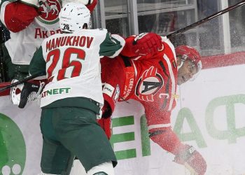 «Сухарь» Шарыченкова помог «Ак Барсу» справиться с «Автомобилистом»