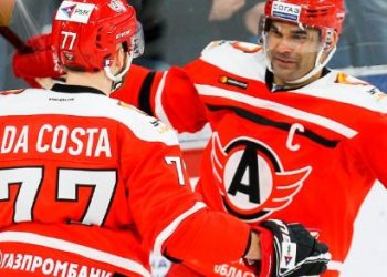 «Автомобилист» начал серию с «Трактором» с сухой победы