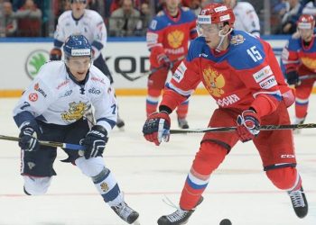 Россия в напряженной серии буллитов обыграла Финляндию на старте Евротура