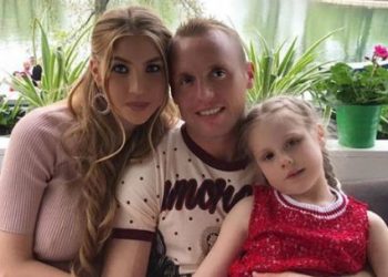 Суд взыскал с Глушакова алименты на детей, а также на содержание супруги