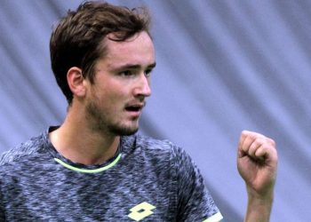 Медведев вышел в 1/4 финала турнира в Роттердаме, победив Вердаско