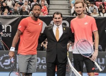 Медведев не смог пробиться в финал турнира в Роттердаме, проиграв Монфису